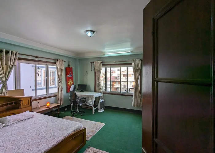 Family With Rooftop Access And Mountain View Homestay