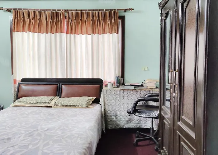 Homestay Family With Rooftop Access And Mountain View *