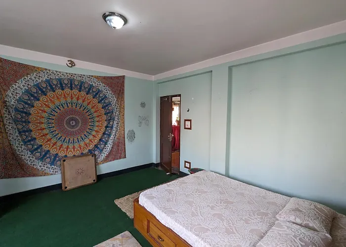 Family With Rooftop Access And Mountain View Homestay