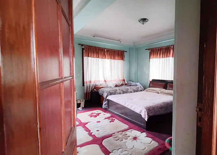 Family With Rooftop Access And Mountain View Homestay *