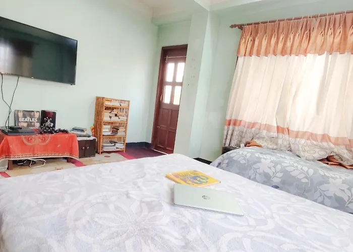 Homestay Family With Rooftop Access And Mountain View