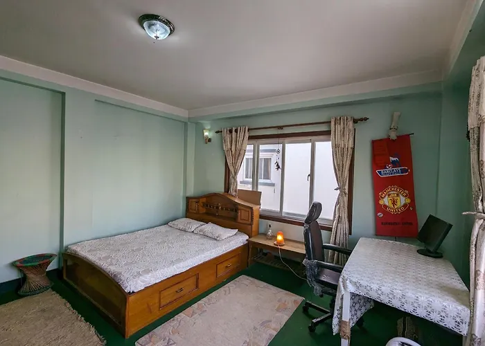 Homestay Family With Rooftop Access And Mountain View