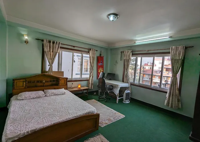 Family With Rooftop Access And Mountain View Homestay