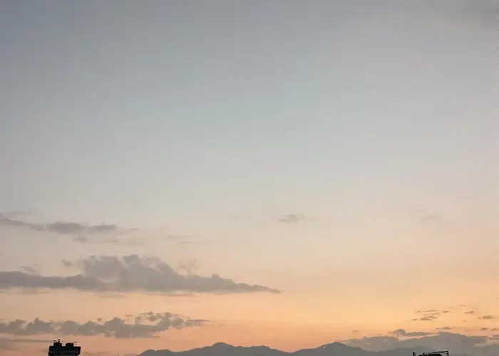 Проживание в семье Family With Rooftop Access And Mountain View *