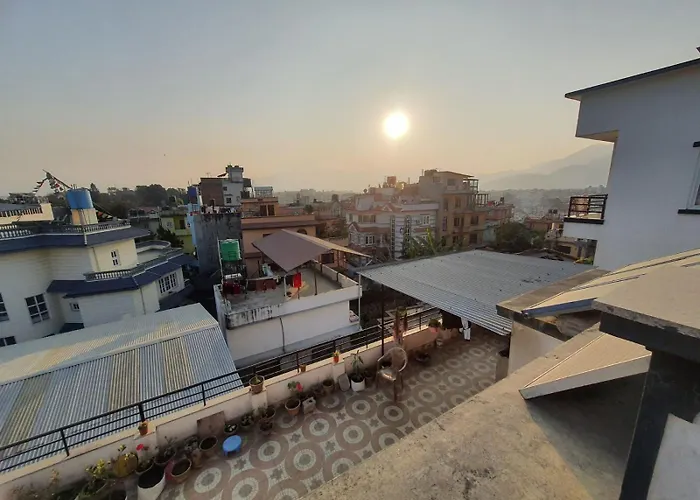 Family With Rooftop Access And Mountain View Проживание в семье *