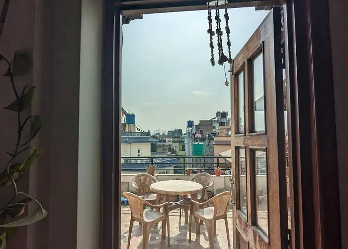 Проживание в семье Family With Rooftop Access And Mountain View