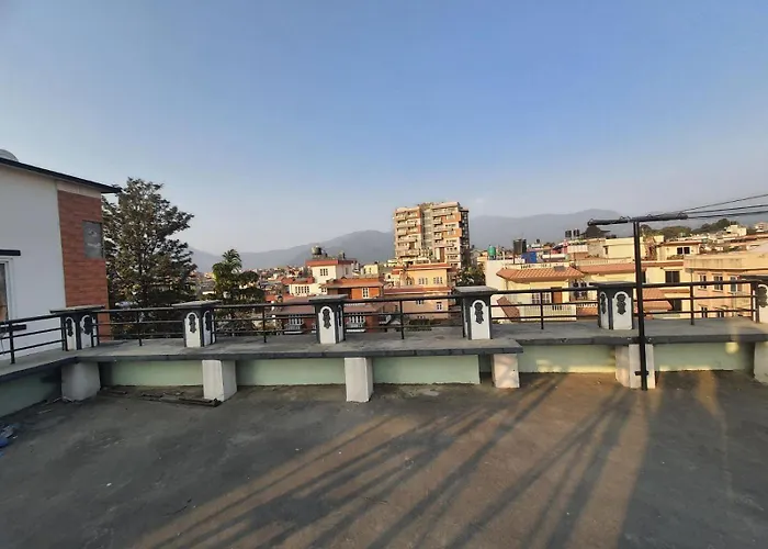Family With Rooftop Access And Mountain View Проживание в семье